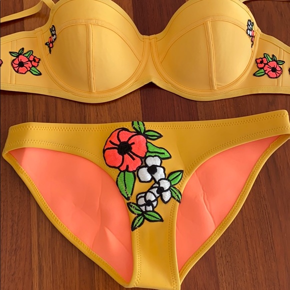 Triangl bathing suit size medium - Picture 3 of 6